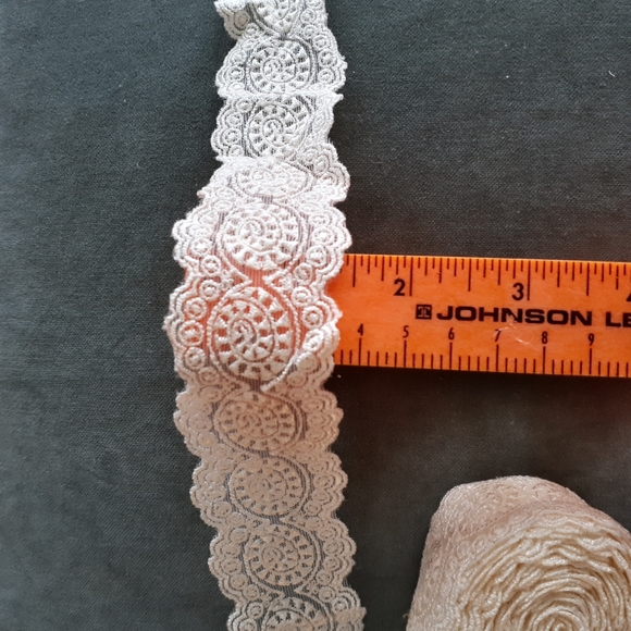 Lace trim for wedding dresses (4) - Picture 3 of 4
